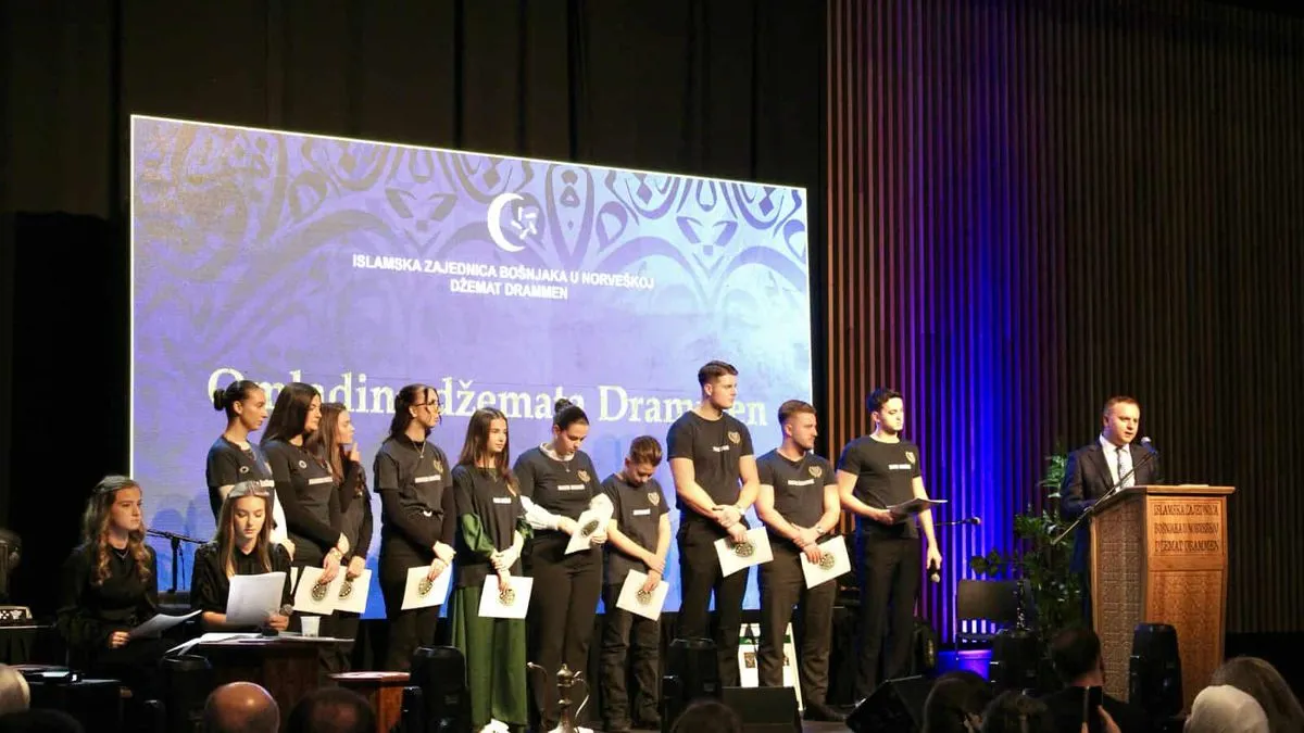 Jer nama slobodu niko nije poklonio za nju smo se borili, životima je branili...