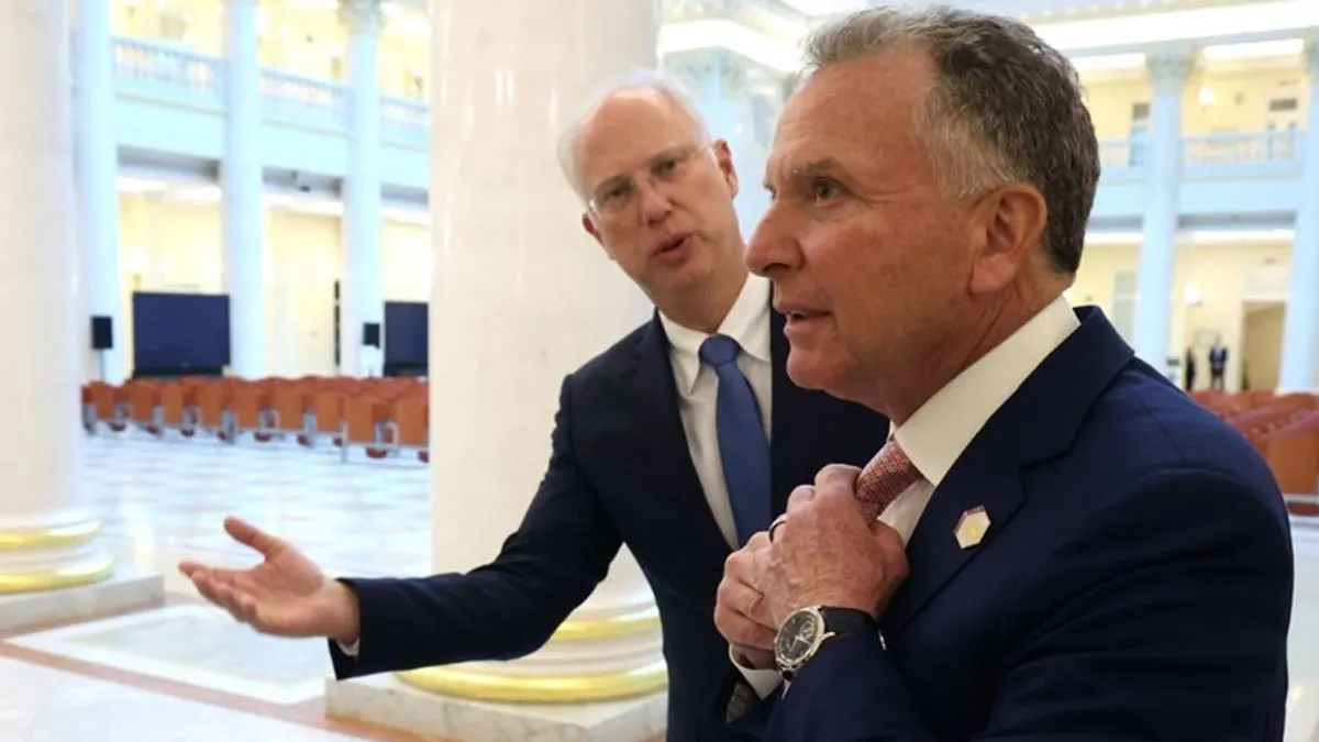 Učestvuje na sastancima i razgovara sa zvaničnicima Trumpove administracije