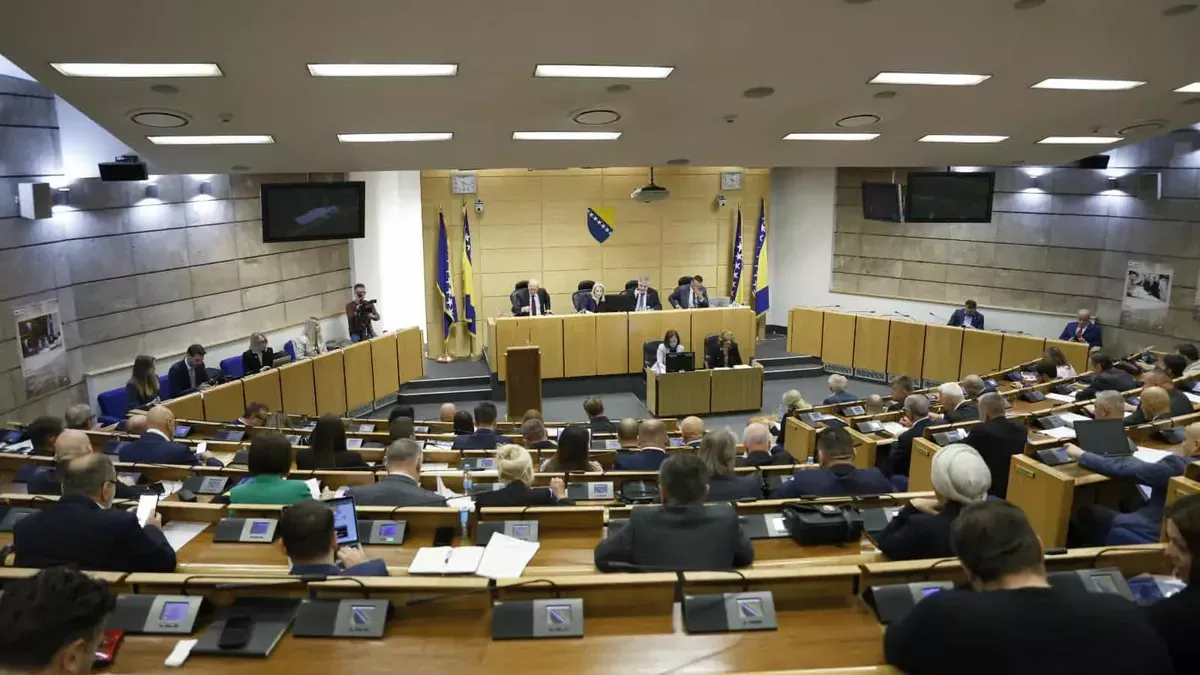 Na sjednici se raspravljalo samo o jednoj tački - Informaciji o gubitku radnih mjesta u Federaciji BiH 