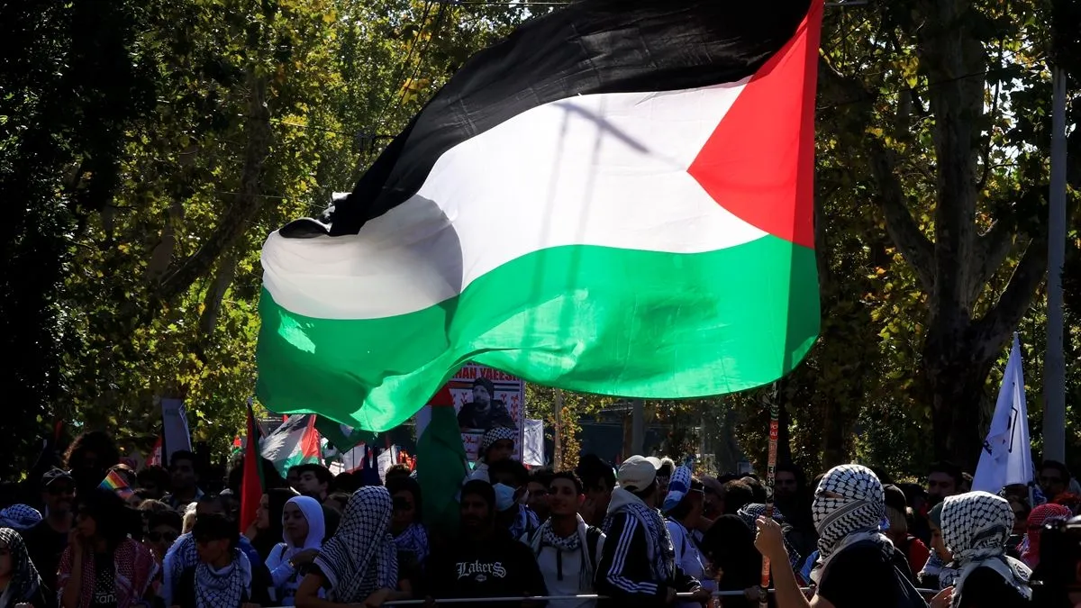 Gaza je pod izraelskom blokadom gotovo 18 godina, što dodatno produbljuje humanitarnu krizu i svakodnevne teškoće lokalnog stanovništva.