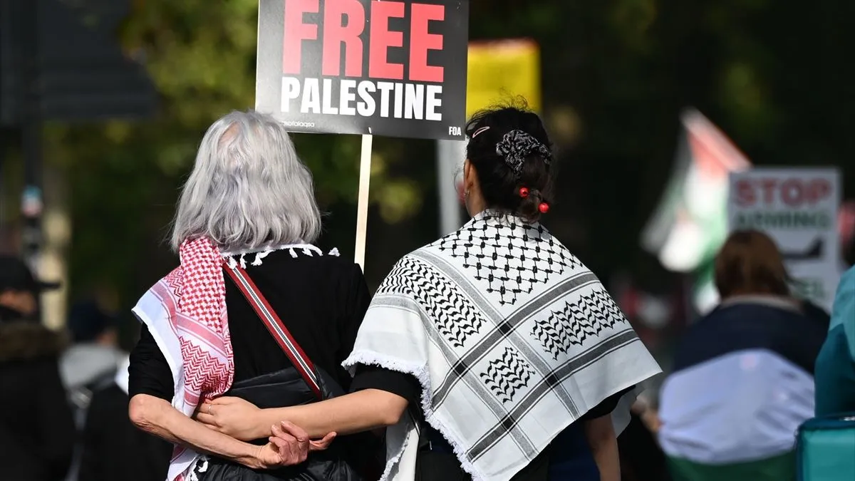 Demonstranti su upozorili da prekid vatre, iako trenutno na snazi, ne znači i kraj patnje.