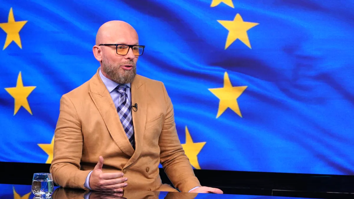 Brojne su teme i političke aktuelnosti o kojima se može i treba pričati, od evropskog puta Bosne i Hercegovine do prijevremenih izbora za predsjednika RS-a. 