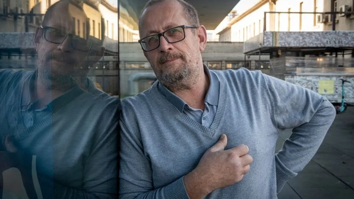 U antologiji bošnjačke poezije zastupljeno je više od devedeset pjesnika iz Bosne i Hercegovine, Sandžaka, Hrvatske, Kosova i šireg bošnjačkog kulturnog prostora u dijaspori