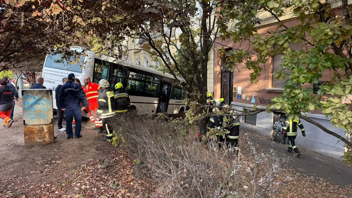 Autobus uletio u zgradu srednje škole: Ima mnogo povrijeđenih!