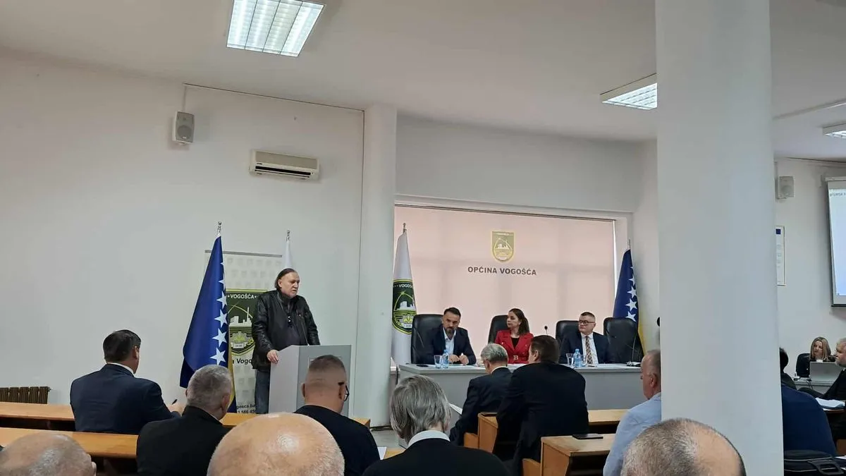 Predstavnici kompanije Bags ne prisustvuju sjednici iako je pozvan direktor i njegovi predstavnici, a koja se direktno tiče problema s grijanjem. 