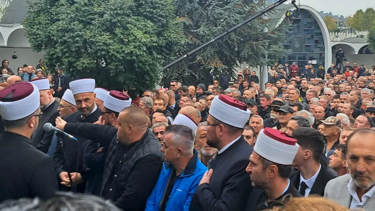 Veliki broj ljudi je prisustvovao dženazi i ukopu na Barama