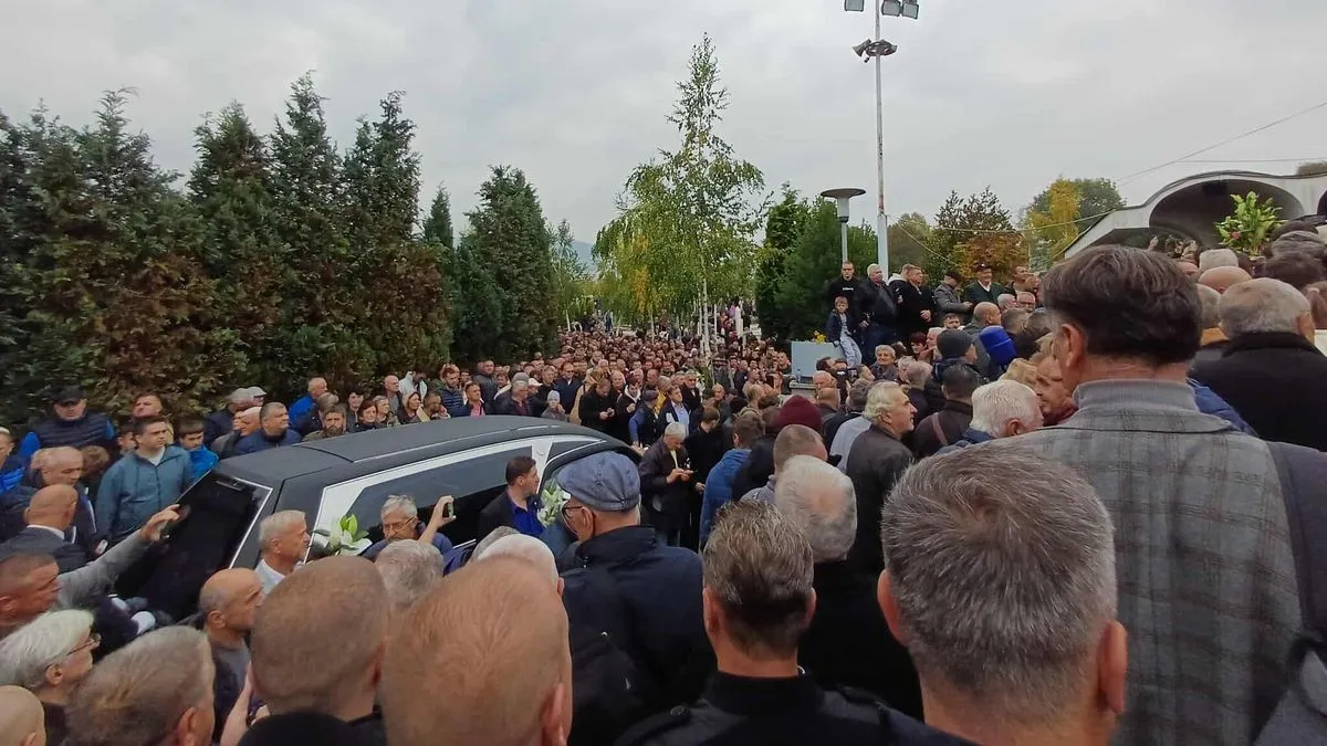 Veliki broj ljudi je prisustvovao dženazi i ukopu na Barama