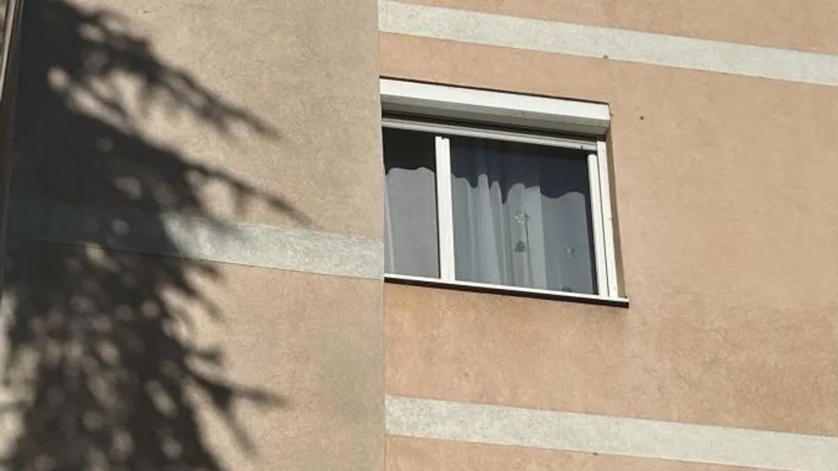 Novi detalji misteriozne pucnjave! Vlasnik stana ne zna ko mu je usred noći izrešetao plafon?!