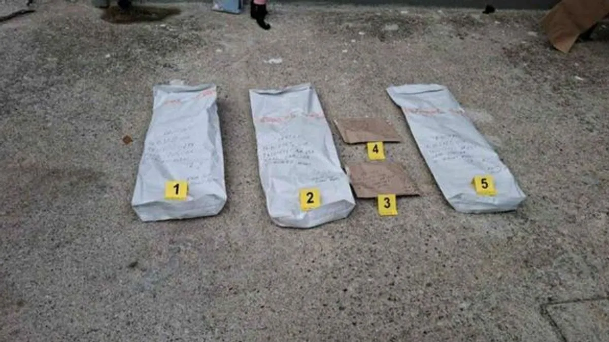 Tokom pretresa na više lokacija, pronađeno je i privremeno oduzeto oružje i droga