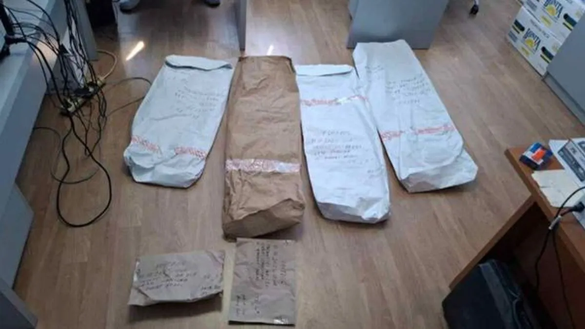 Tokom pretresa na više lokacija, pronađeno je i privremeno oduzeto oružje i droga