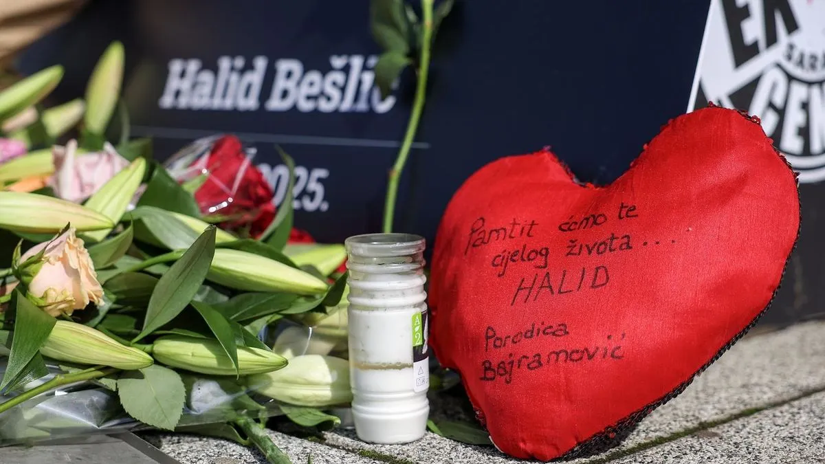 Podsjećamo, građani su spontano pokrenuli inicijativu da se 8. oktobra u 19 sati okupe ispred Doma mladih i zajednički otpjevaju njegove najpoznatije pjesme