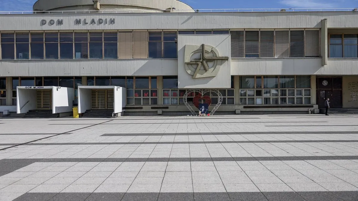 Podsjećamo, građani su spontano pokrenuli inicijativu da se 8. oktobra u 19 sati okupe ispred Doma mladih i zajednički otpjevaju njegove najpoznatije pjesme