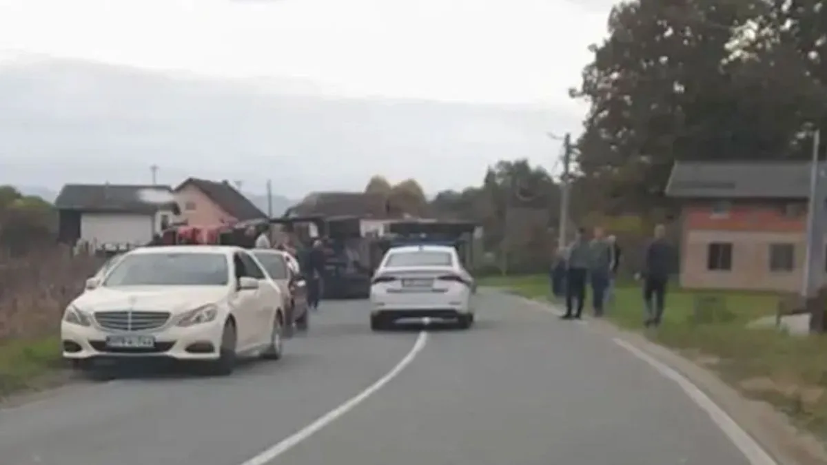 Na terenu su pripadnici policije koji vrše uviđaj, a tačan uzrok i okolnosti nesreće bit će poznati po njegovom okončanju