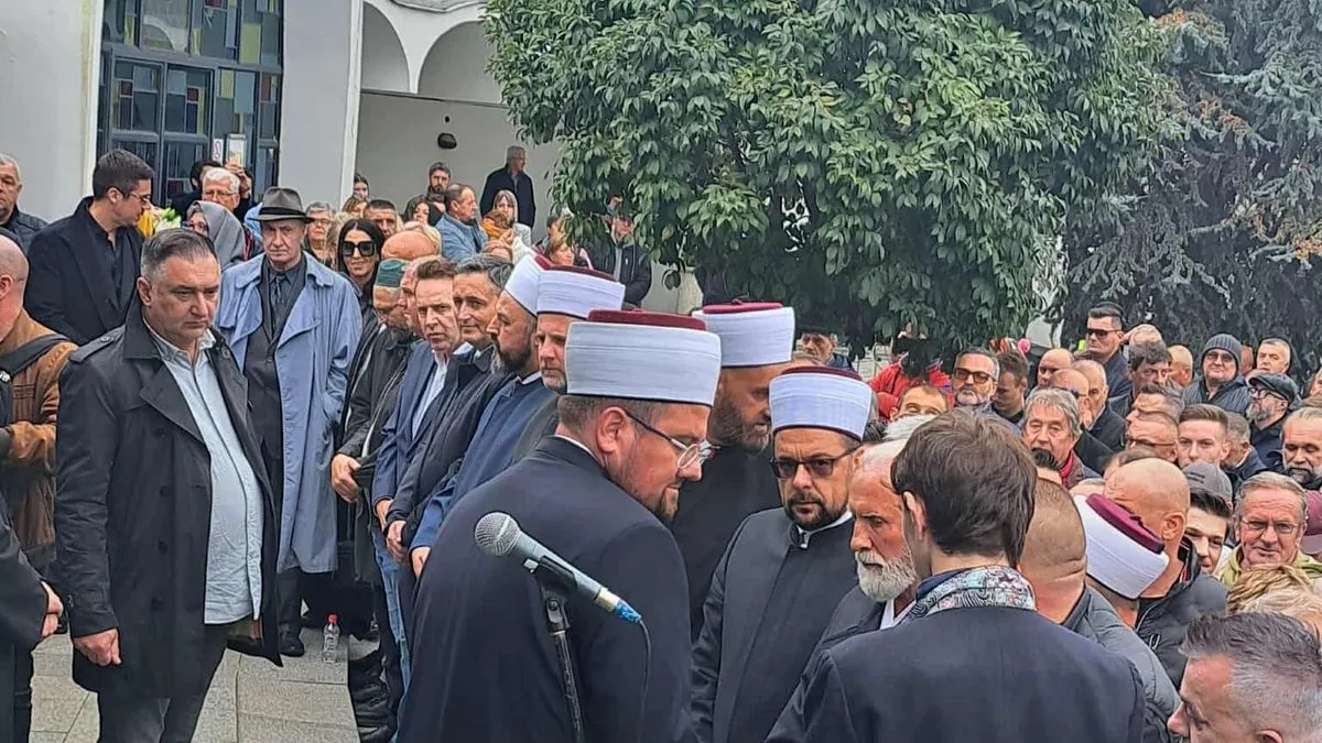 Veliki broj ljudi je prisustvovao dženazi i ukopu na Barama