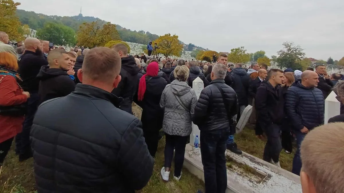 Veliki broj ljudi je prisustvovao dženazi i ukopu na Barama