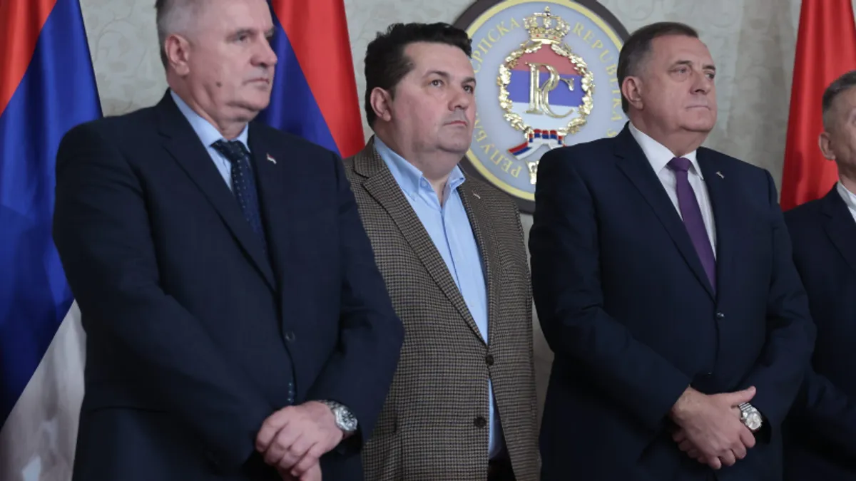 Podsjetimo, mjere zabrane Dodiku, Stevandiću i Viškoviću prvobitno su određene u julu ove godine