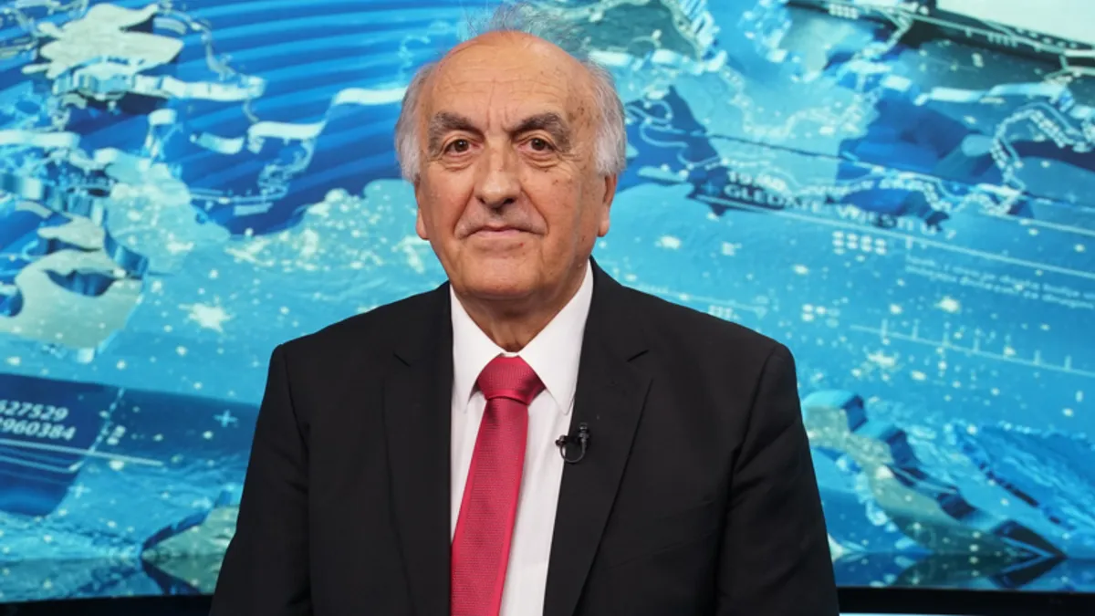 Brojne su teme koje dominiraju javnim diskursom, među kojima se i dalje kao najteže izdvajaju one političke