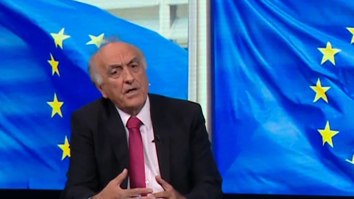 Brojne su teme koje dominiraju javnim diskursom, među kojima se i dalje kao najteže izdvajaju one političke