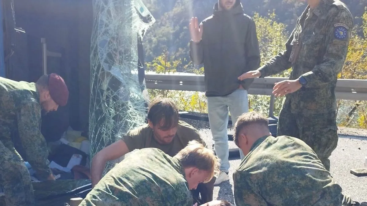 Izazvao saobraćajnu nesreću pa pobjegao: Vojnici EUFOR-a prvi pritekli u pomoć povrijeđenom vozaču