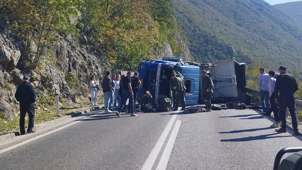 O događaju je obaviješten nadležni tužitelj, a policija provodi sve potrebne mjere radi utvrđivanja tačnih okolnosti nesreće 