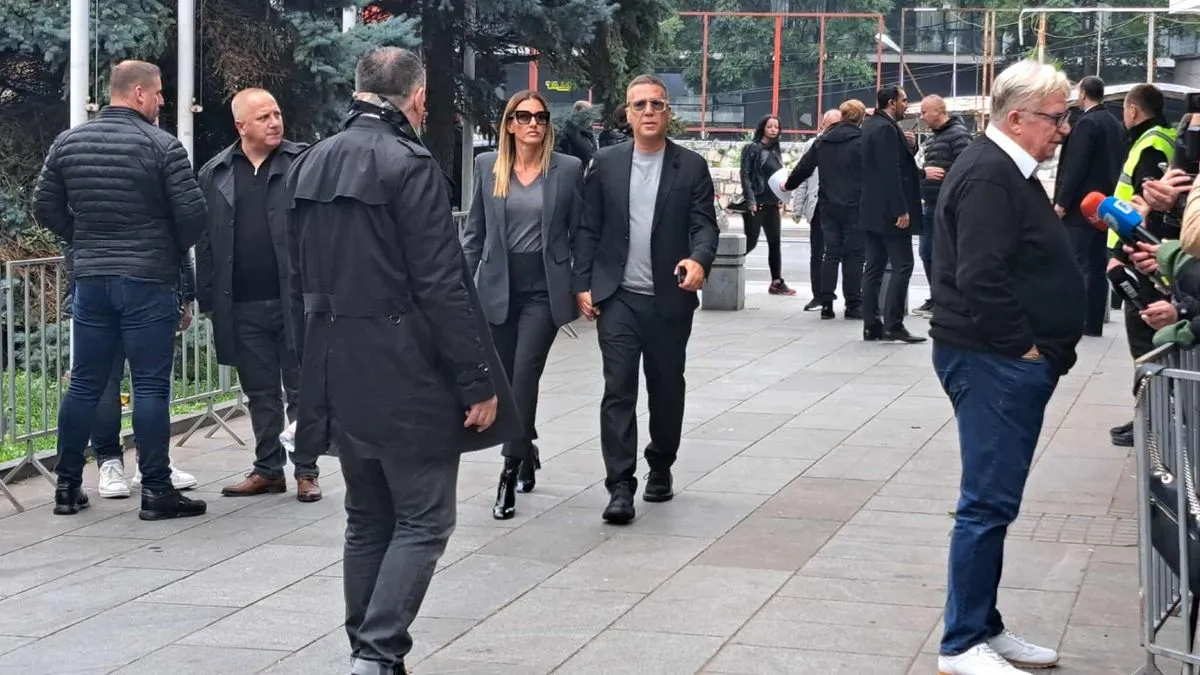 Tu će se posljednji put čuti njegove pjesme, poruke prijatelja, i sjećanja na čovjeka koji je svojim glasom spajao generacije.