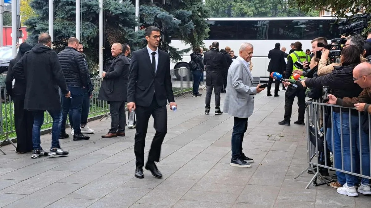 Tu će se posljednji put čuti njegove pjesme, poruke prijatelja, i sjećanja na čovjeka koji je svojim glasom spajao generacije.