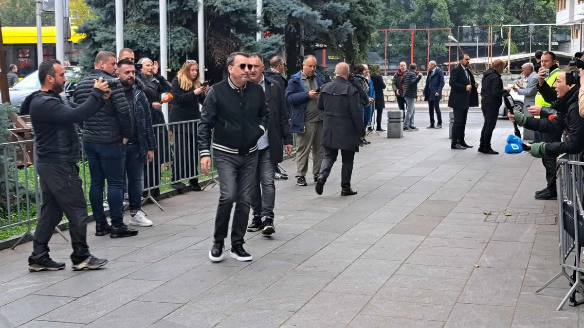 Tu će se posljednji put čuti njegove pjesme, poruke prijatelja, i sjećanja na čovjeka koji je svojim glasom spajao generacije.