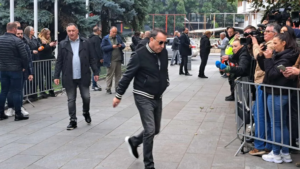 Tu će se posljednji put čuti njegove pjesme, poruke prijatelja, i sjećanja na čovjeka koji je svojim glasom spajao generacije.