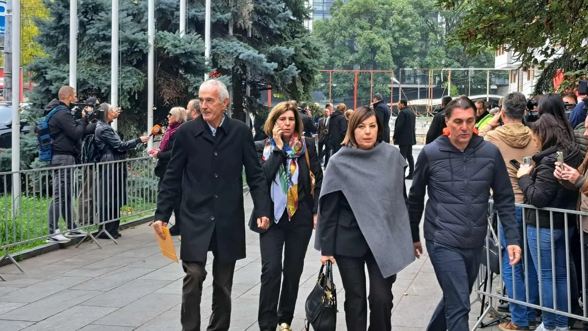 Tu će se posljednji put čuti njegove pjesme, poruke prijatelja, i sjećanja na čovjeka koji je svojim glasom spajao generacije.