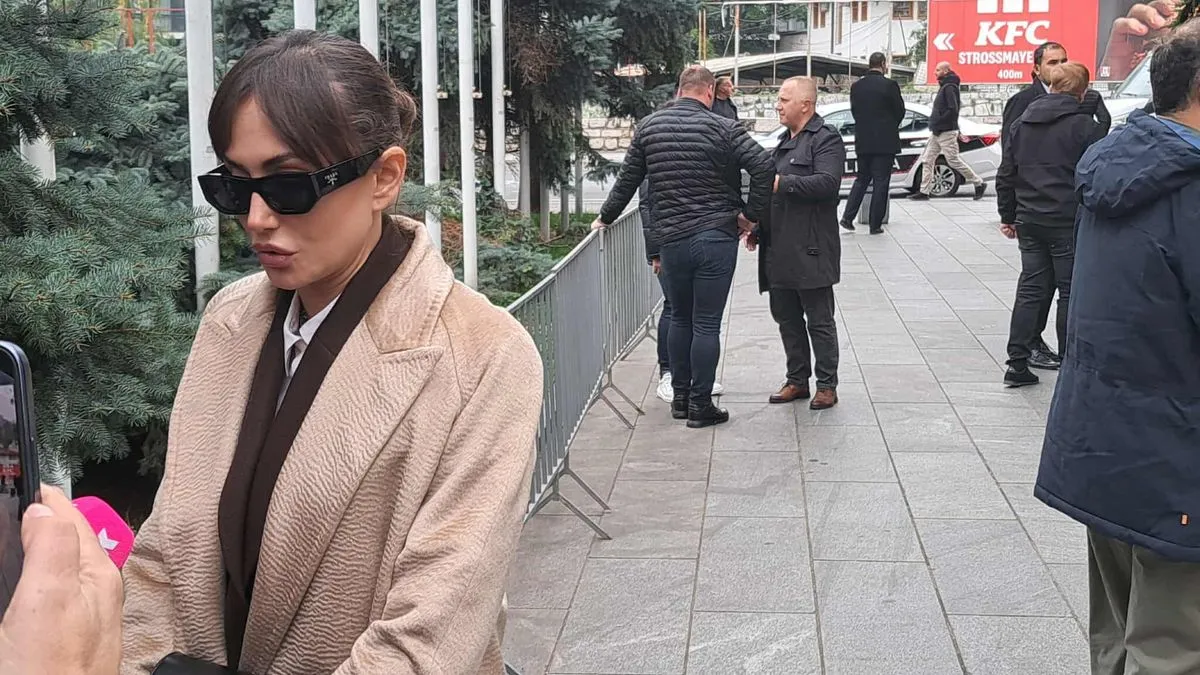 Tuga u srcima, suze u očima: Evo ko je sve stigao na komemoraciju Halidu Bešliću