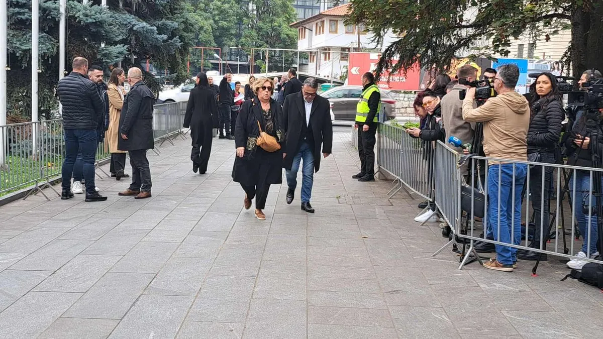 Tu će se posljednji put čuti njegove pjesme, poruke prijatelja, i sjećanja na čovjeka koji je svojim glasom spajao generacije.