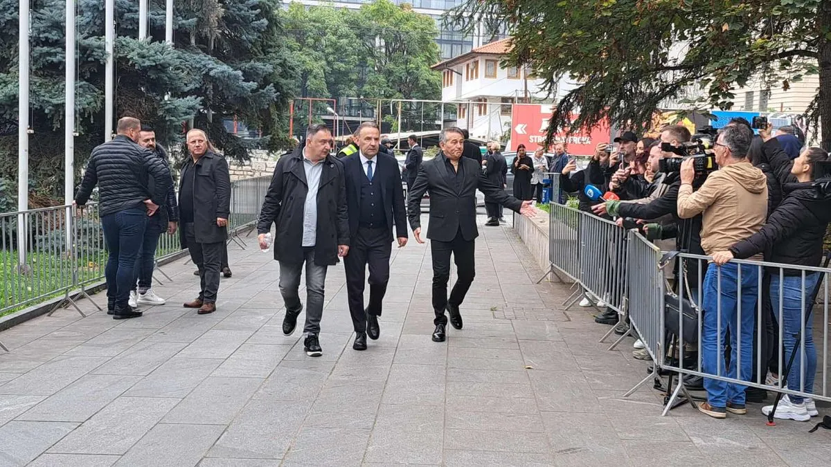 Tu će se posljednji put čuti njegove pjesme, poruke prijatelja, i sjećanja na čovjeka koji je svojim glasom spajao generacije.