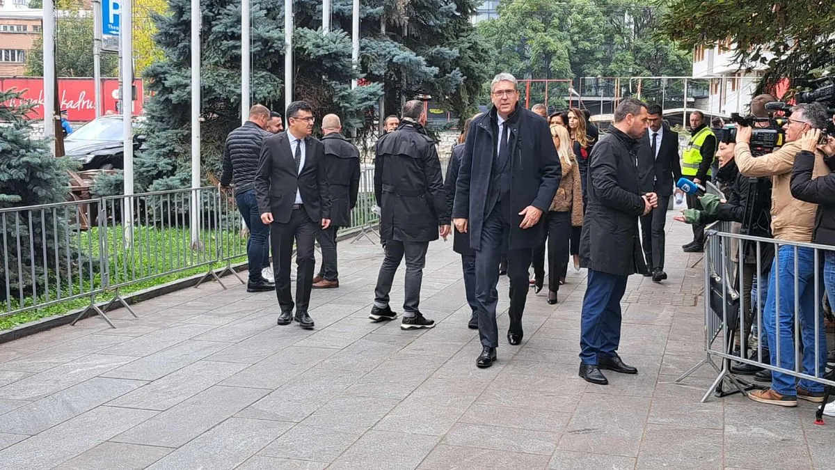 Tu će se posljednji put čuti njegove pjesme, poruke prijatelja, i sjećanja na čovjeka koji je svojim glasom spajao generacije.
