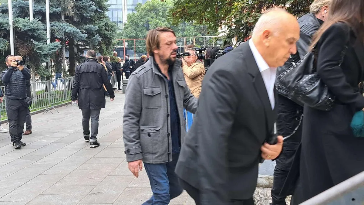 Tu će se posljednji put čuti njegove pjesme, poruke prijatelja, i sjećanja na čovjeka koji je svojim glasom spajao generacije.