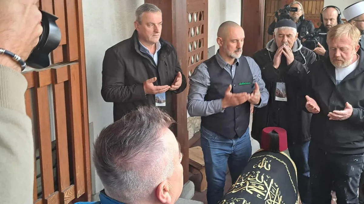 Veliki broj ljudi, ne samo iz BiH nego i regiona ali i svijeta, došao je na dženazu Halidu Bešliću