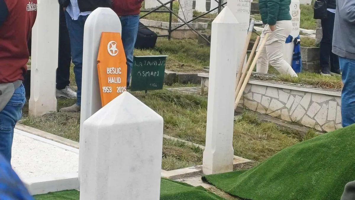 Veliki broj ljudi je prisustvovao dženazi i ukopu na Barama