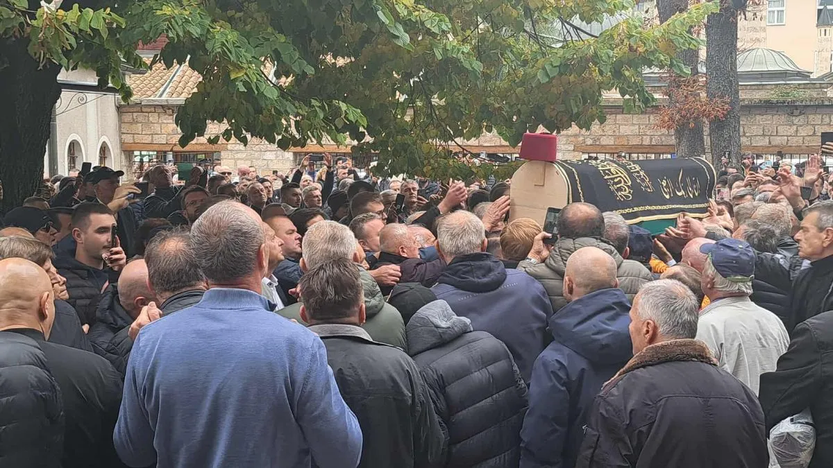 Veliki broj ljudi, ne samo iz BiH nego i regiona ali i svijeta, došao je na dženazu Halidu Bešliću