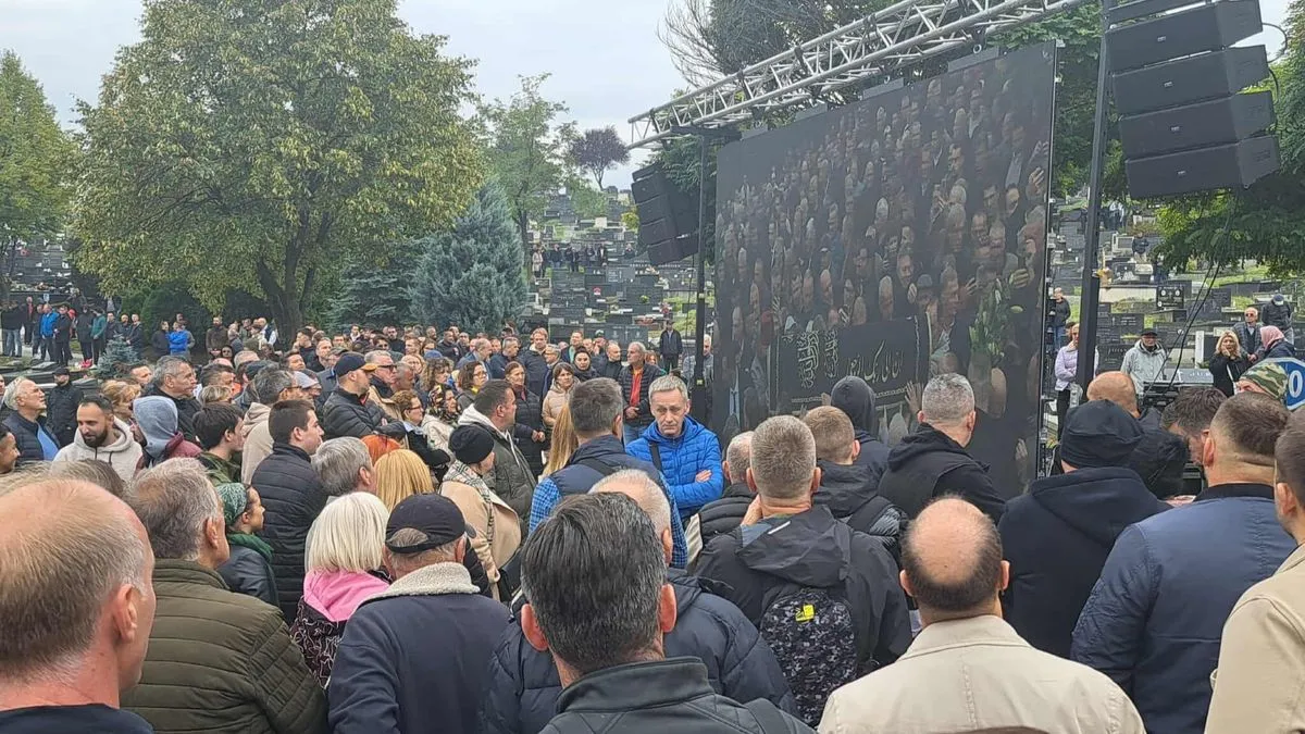 Veliki broj ljudi je prisustvovao dženazi i ukopu na Barama