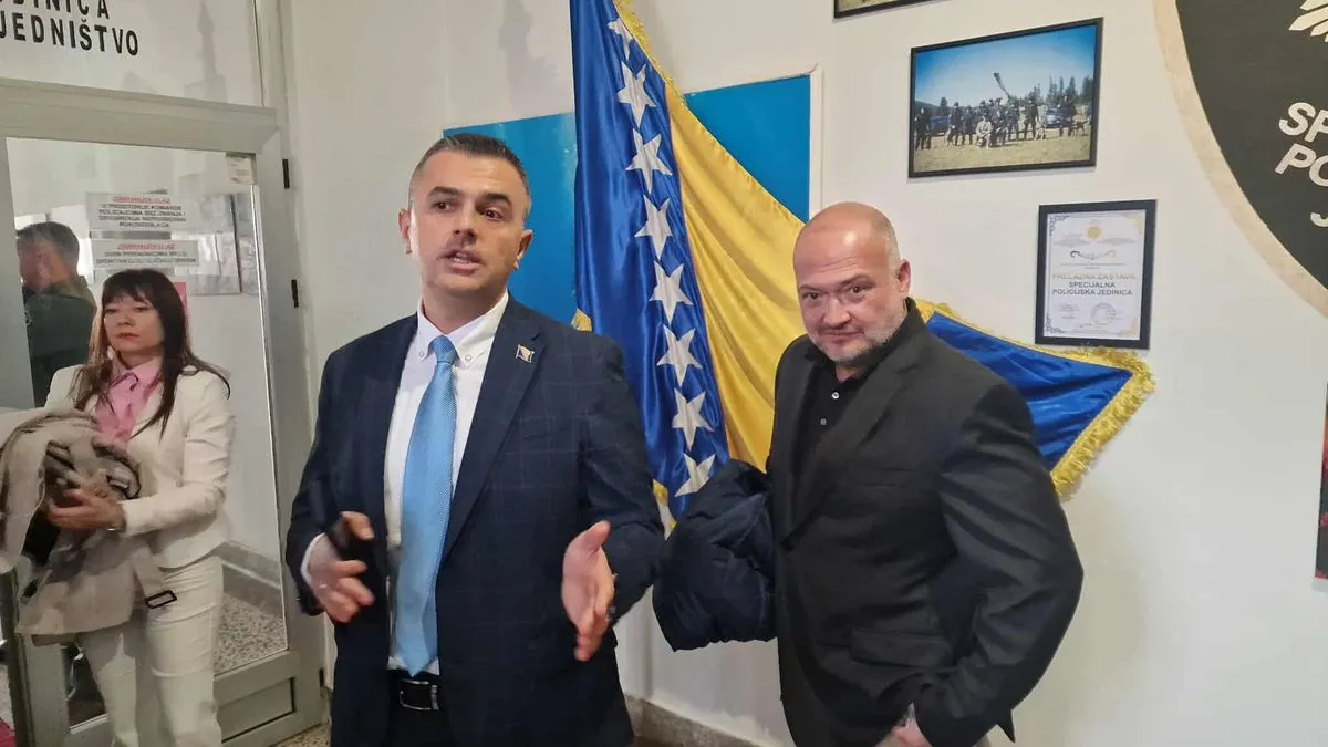 Amar Hadžiomerović, predsjednik Nezavinsog odbora, je medijima nakon sjednice kazao kako su tražili očitovanje Munjića istakavši kako je kazao nešto što nisu znali