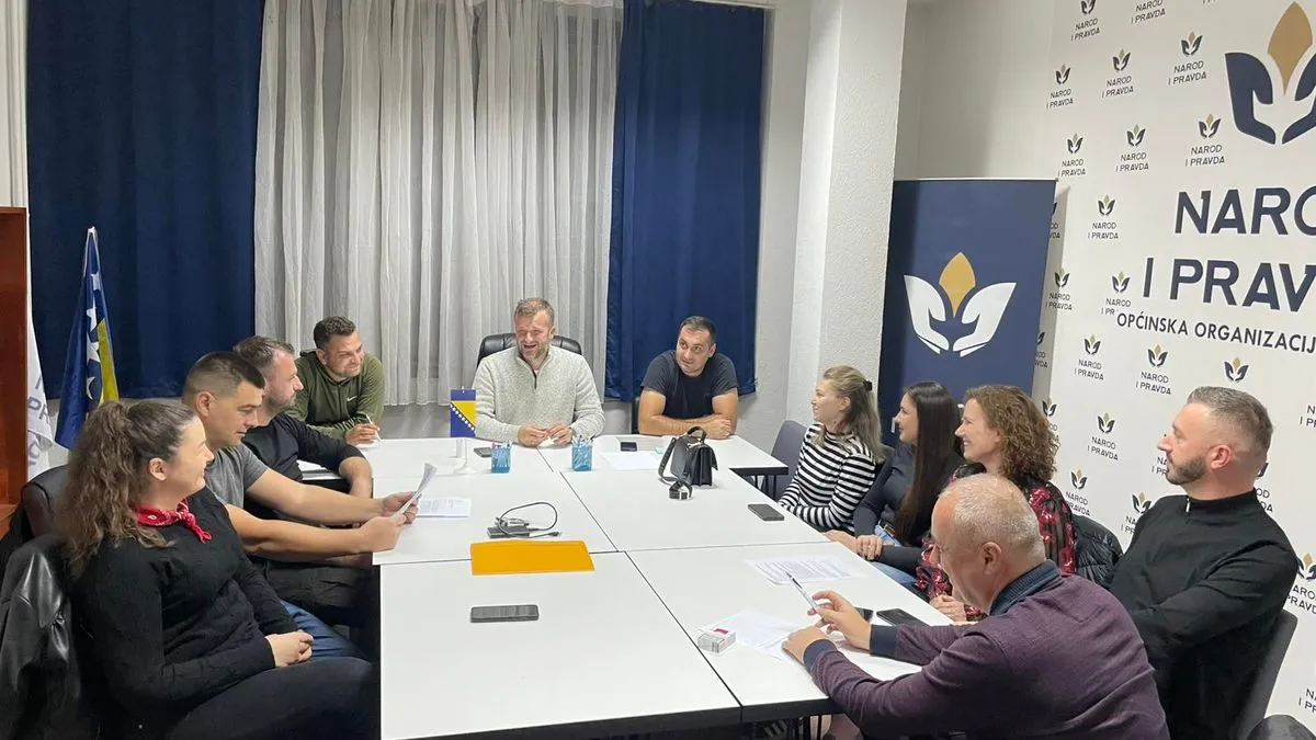Navodi se da je rukovodstvo iz Sarajeva umjesto pomoći i saradnje, pokušalo uništiti lokalnu organizaciju