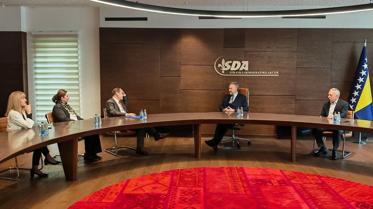 Istakao je i potrebu da Srebrenica, kao mjesto u kojem je počinjen genocid nad Bošnjacima, dobije poseban tretman u Izbornom zakonu BiH.