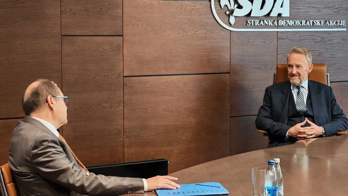 Istakao je i potrebu da Srebrenica, kao mjesto u kojem je počinjen genocid nad Bošnjacima, dobije poseban tretman u Izbornom zakonu BiH.