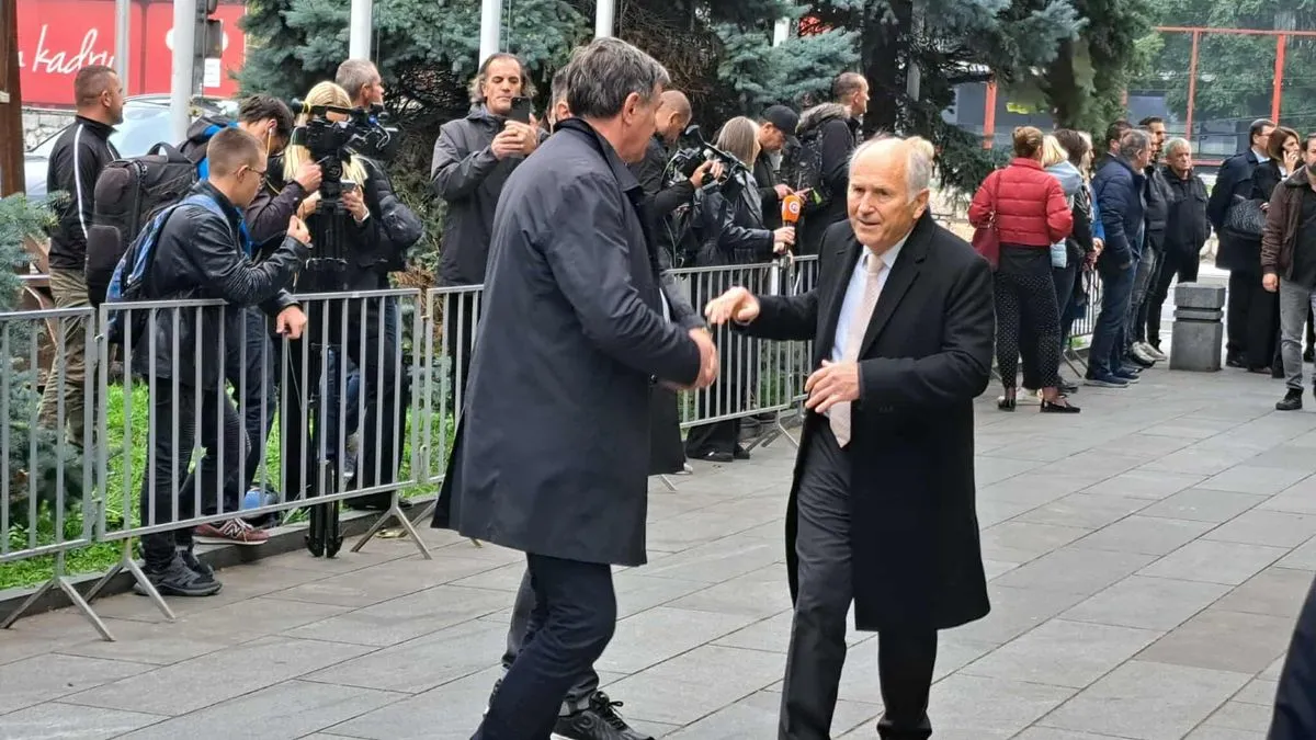 Tu će se posljednji put čuti njegove pjesme, poruke prijatelja, i sjećanja na čovjeka koji je svojim glasom spajao generacije.