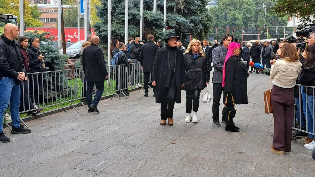 Tu će se posljednji put čuti njegove pjesme, poruke prijatelja, i sjećanja na čovjeka koji je svojim glasom spajao generacije.