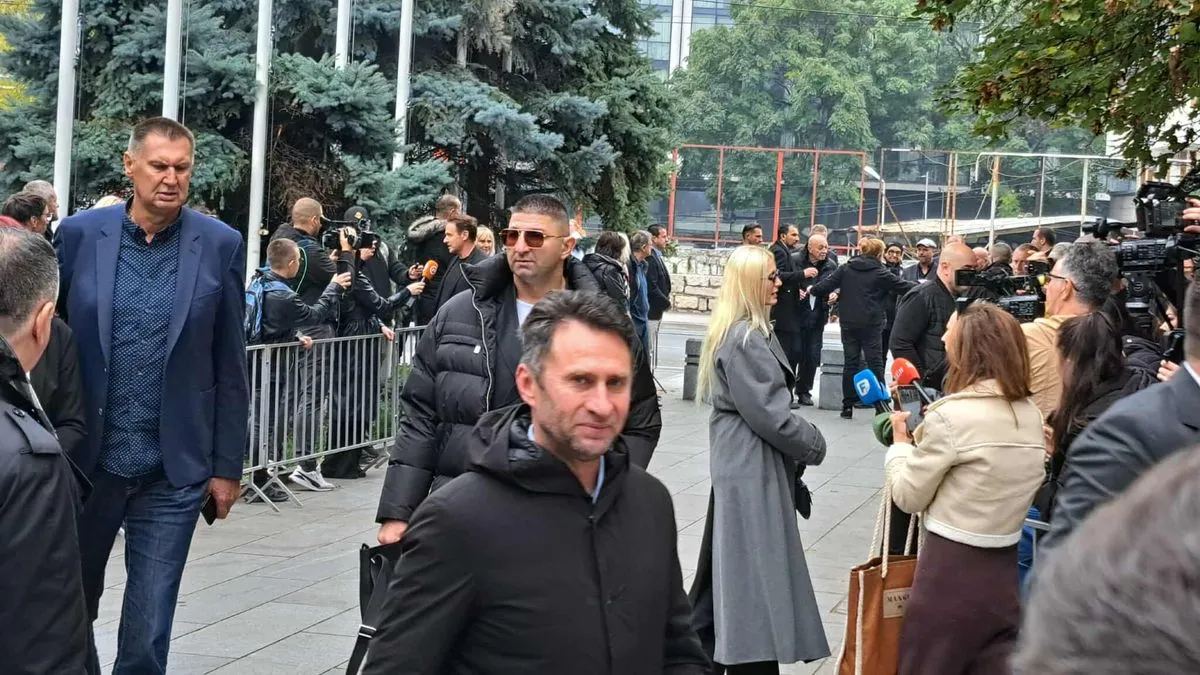 Tu će se posljednji put čuti njegove pjesme, poruke prijatelja, i sjećanja na čovjeka koji je svojim glasom spajao generacije.