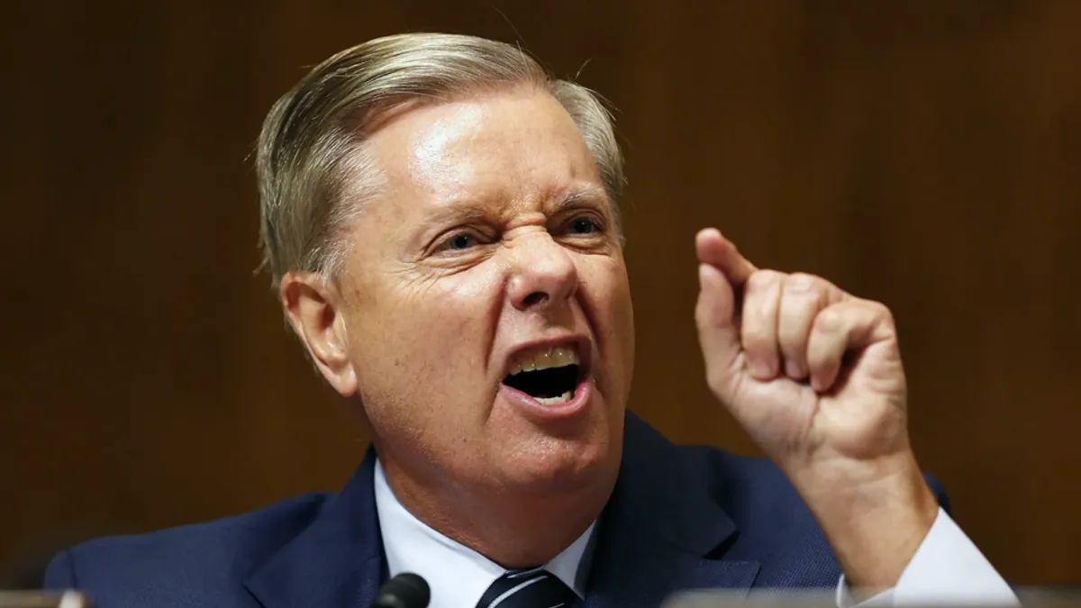 Planiram u Kongresu predložiti zakon kojim će se ukinuti savezna sredstva svim institucijama na teritoriji Sjedinjenih Američkih Država, naveo je 