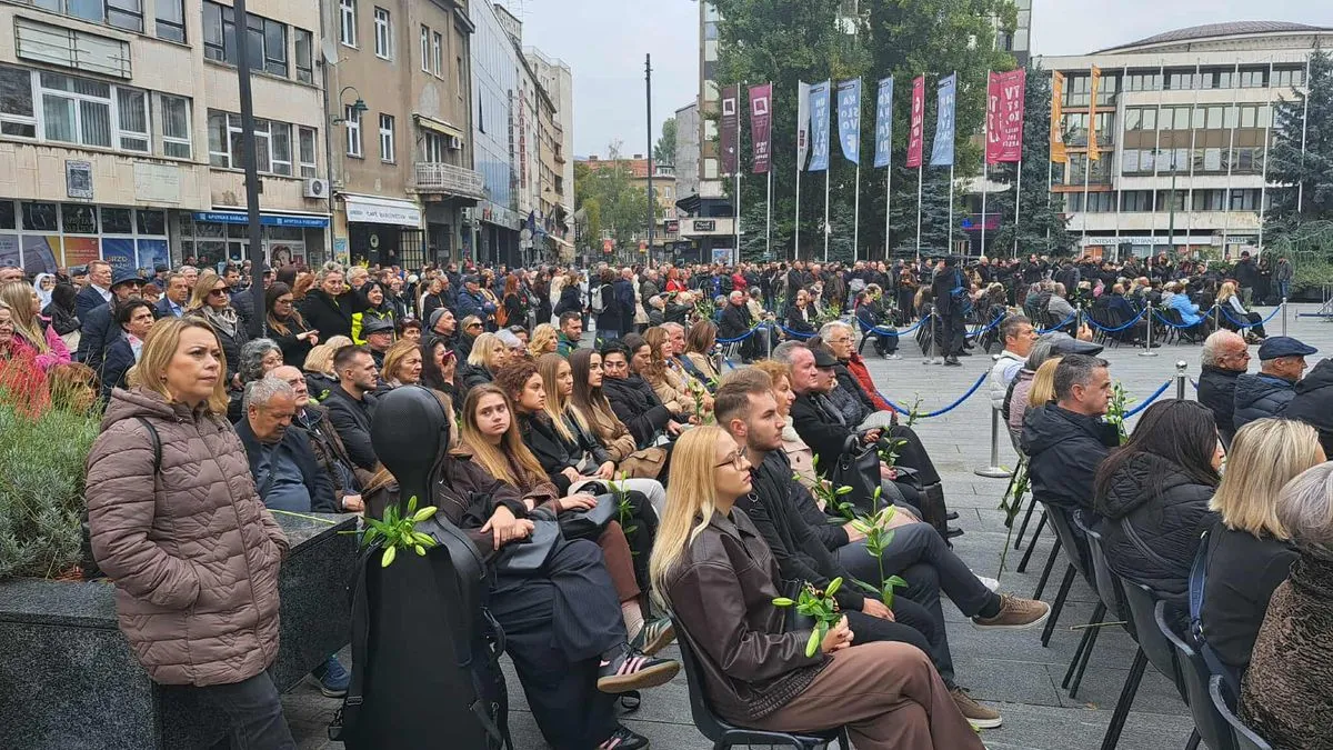 Specifičnost njegovog glasa ostat će upamćena zauvijek, i stihovi njegovih pjesama pjevat će se još dugo..