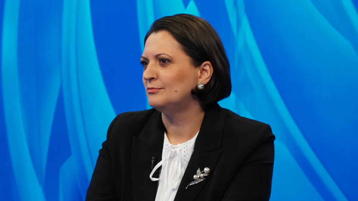 Ustanova za obrazovanje odraslih „Nova zanimanja“ do 27. 10. ove godina vrši upis za prekvalifikaciju i dokvalifikaciju za nova zanimanja koja pruža ova ustanova