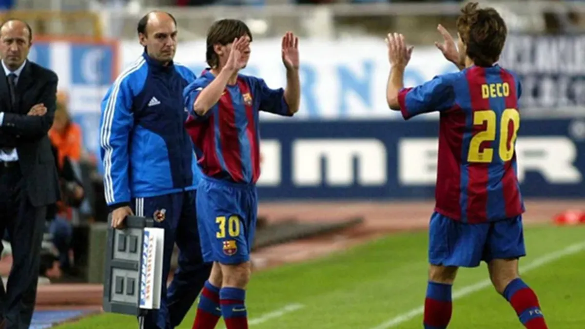 16. oktobra 2004. godine, protiv Espanyola noseći broj 30, Leo Messi debitovao je u La Ligi. Ostatak je historija.