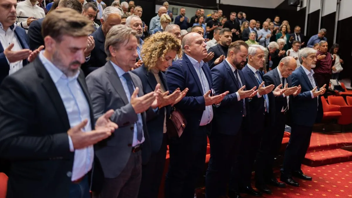 Sa skupa je odaslano niz poruka koje se tiču aktuelne političke situacije u zemlji, a posebno onima koji udaraju na državu Bosnu i Hercegovinu